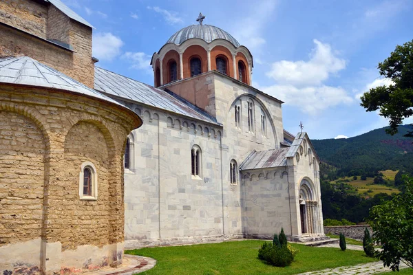 Mosteiro ortodoxo medieval sérvio Studenica, Sérvia — Fotografia de Stock