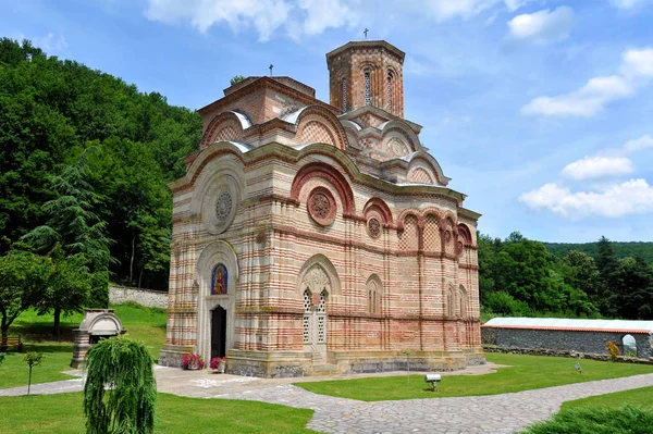 Serbiska medeltida ortodoxa klostret Kalenic, Serbien — Stockfoto