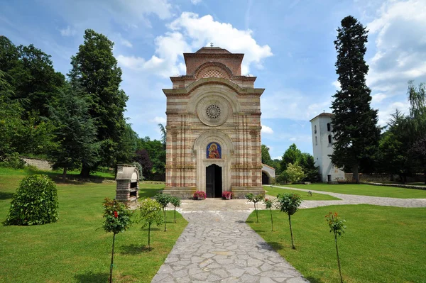 Serbiska medeltida ortodoxa klostret Kalenic, Serbien — Stockfoto