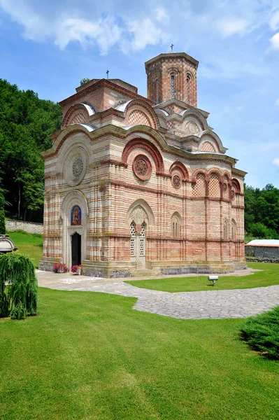 Сербський середньовічний православний монастир Калігенна, Сербія — стокове фото