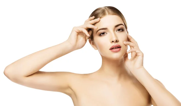 面部美容护肤 女性自然化妆 手放在脸颊和额头上 在白色背景下隔离 — 图库照片