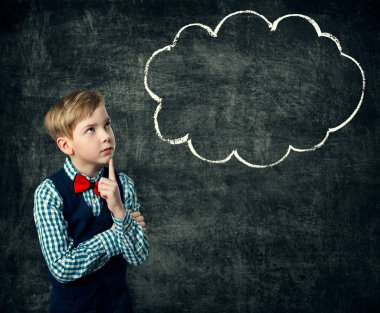Çocuk balonu Blackboard arka plan, Retro tebeşir çizmek için arıyorum tek tip okul çocuk öğrenci üzerinde düşünme