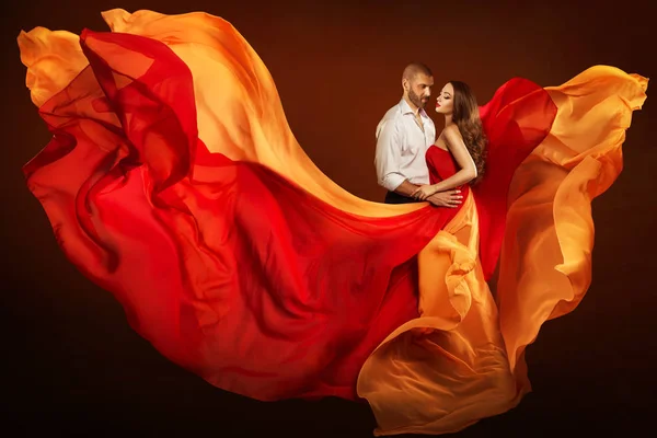 Schönheitsporträt Eines Paares Dating Mann Und Träumende Frau Wehenden Fliegenden — Stockfoto