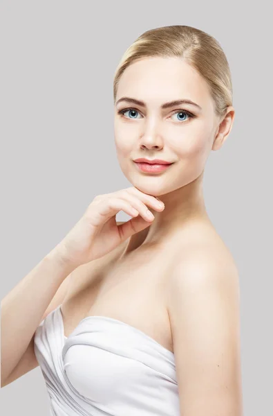 Beauty Skin Care, Woman Face Natural Makeup, Fashion Model on White — Stock Photo, Image