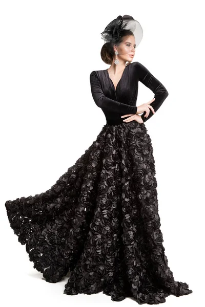 Modelo de moda vestido largo negro, mujer elegante en el velo del sombrero, retrato de belleza —  Fotos de Stock