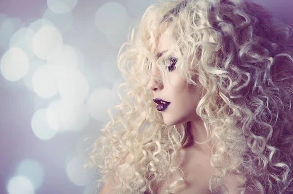 Fashion Model Curly Hair, Young Woman Beauty Portrait, Hairstyle — Stock Photo, Image