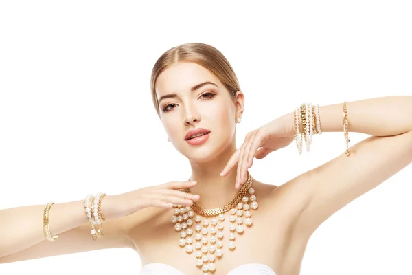 Gioielli donna, Bracciale e collana di perle d'oro, Ritratto di bellezza — Foto Stock