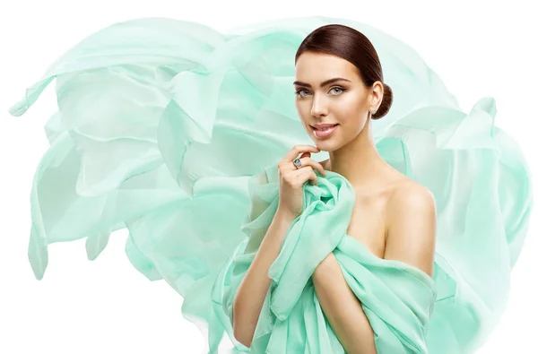 Vrouw schoonheid make-up huidverzorging, jong model in fladderende jurk — Stockfoto