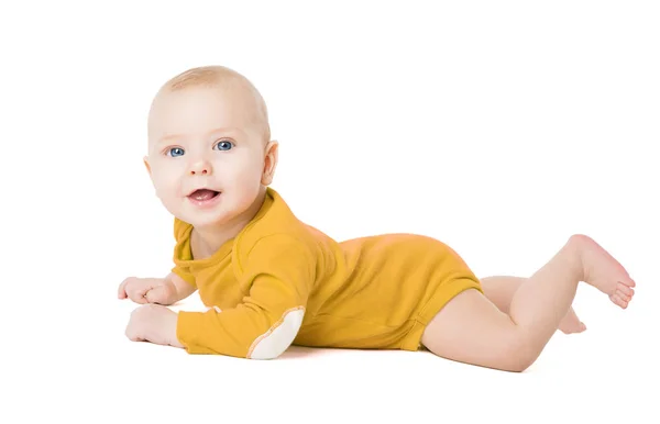 Niño arrastrándose, Niño feliz acostado sobre blanco, Niño de seis meses —  Fotos de Stock