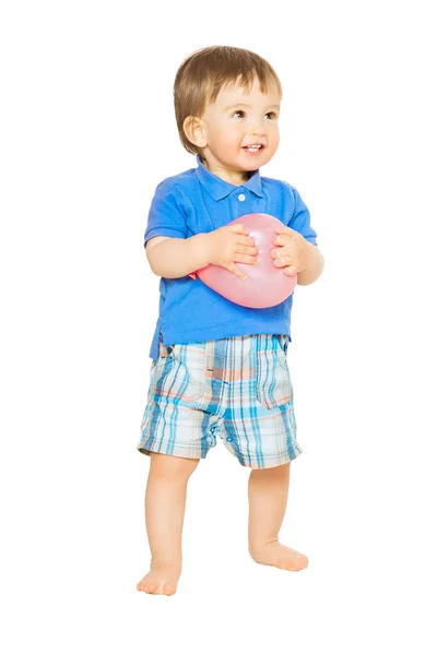 Portrait de bébé garçon pleine longueur, enfant heureux avec ballon sur blanc — Photo