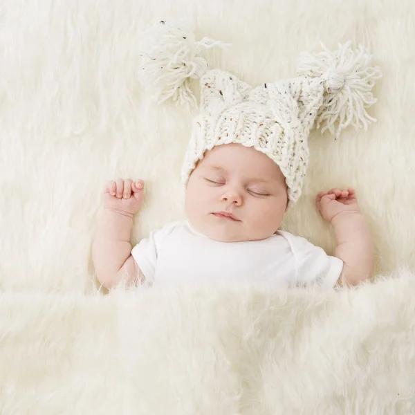 Sleeping Baby, New Born Kid Sleep in Hat, Beautiful Newborn Infant — Stock Photo, Image