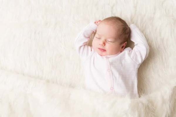 Uyuyan Bebek, Yeni Doğan Çocuk Yatakta Uyku, Güzel Yenidoğan Bebek — Stok fotoğraf