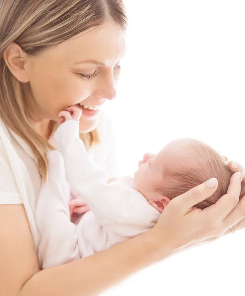 母と新生児、ママは手を握って新生児 — ストック写真