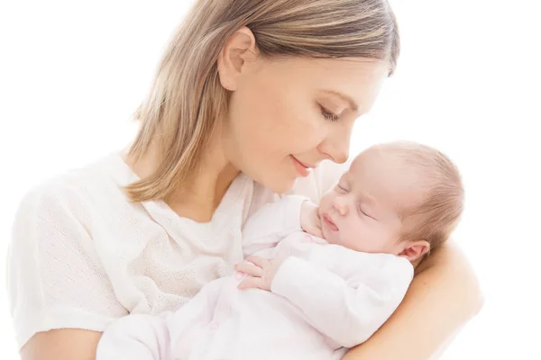 Nyfödda barn och mor, Mamma med sovande nyfödd unge på händer — Stockfoto