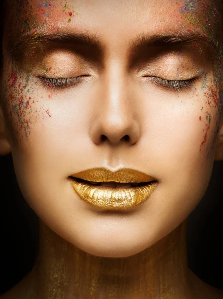 Mode kunst make-up, creatieve gouden schoonheid gezicht lippen make-up — Stockfoto