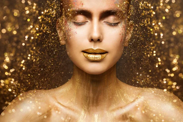 Gouden mode make-up, kunst schoonheid gezicht en gouden lippen make-up — Stockfoto