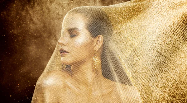 Fashion Model Gold Veil Beauty, Woman under Golden Cloth Net — Stock Photo, Image