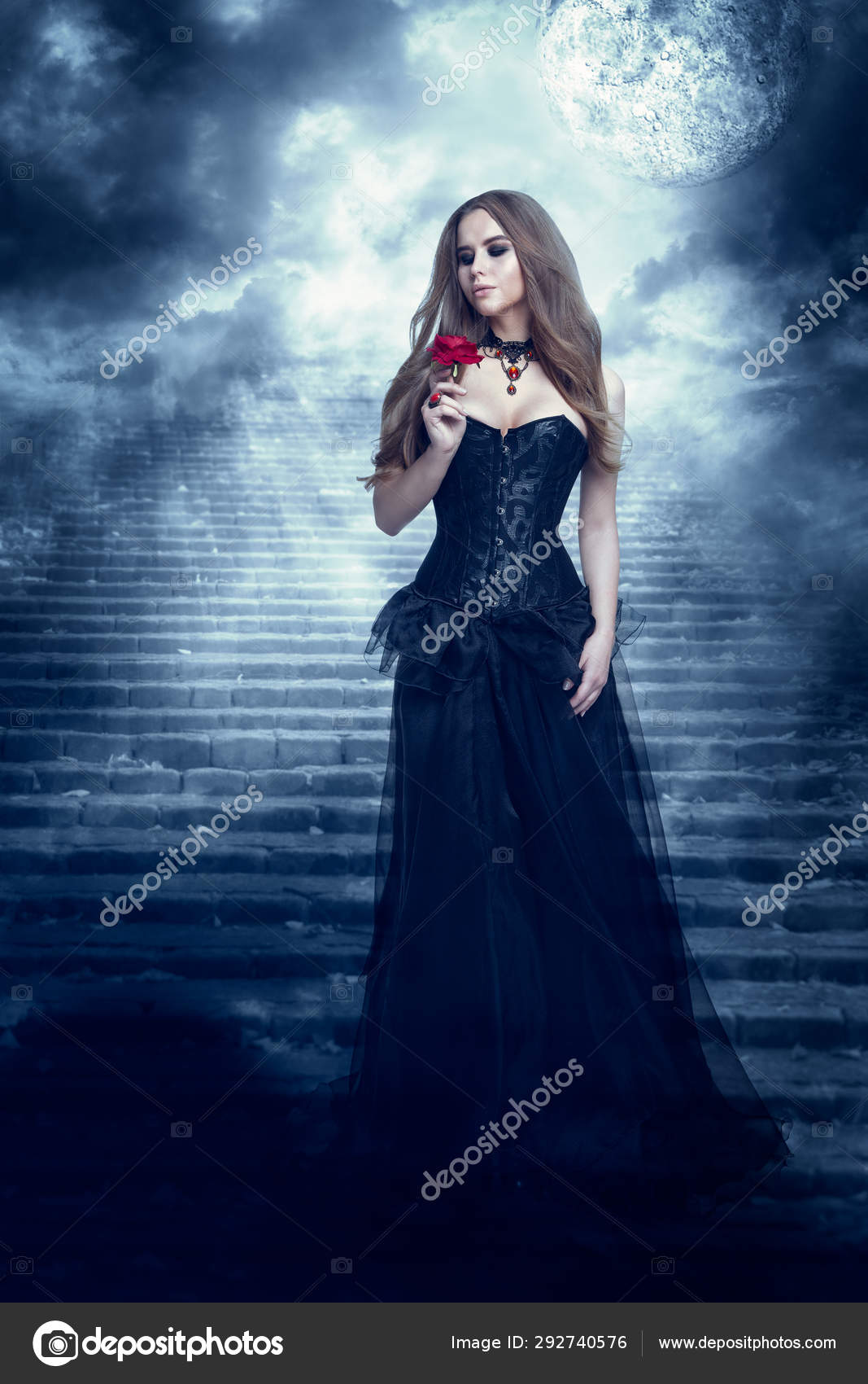 Mulher Fantasia em vestido preto Cheirando Rose Flower Menina