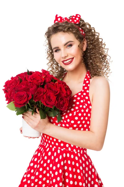 Γυναίκα Κόκκινο Πουά Φόρεμα Λουλούδια Τριαντάφυλλα Μπουκέτο Χαρούμενο Χαμόγελο Μόδα — Φωτογραφία Αρχείου