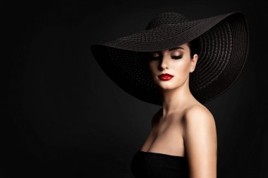 Moda Modeli Siyah Şapka, Zarif Kadın Retro Portre, Geniş Parlak Şapka