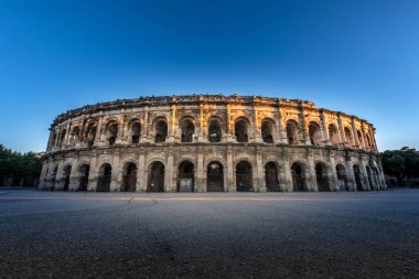 nimes arenası