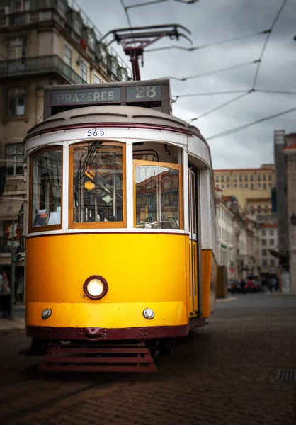 Gele tram — Stockfoto