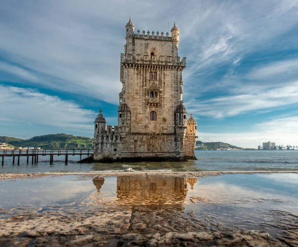 Riflessione torre Belem — Foto Stock