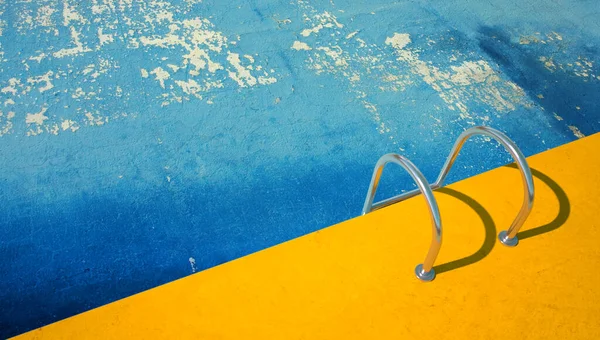 三维渲染一个底部剥落的空游泳池 — 图库照片