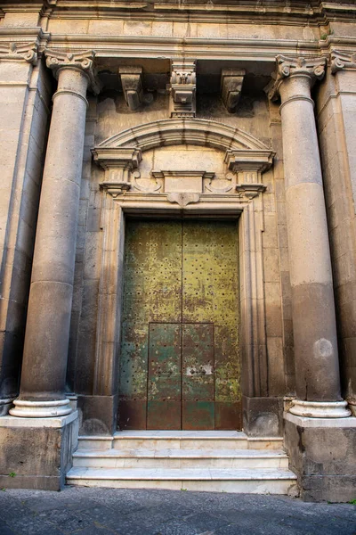 意大利那不勒斯的大楼入口 — 图库照片