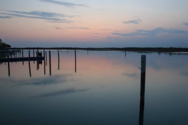Gün batımında Bibione Gölü