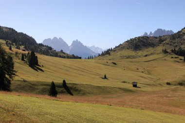 huts and pastures in Prato Piazza - Braies valley