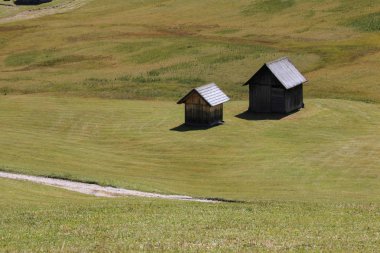 huts and pastures in Prato Piazza - Braies valley
