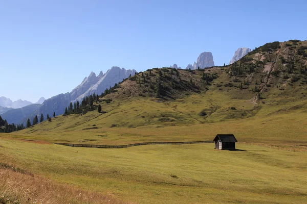 Huts Pastures Prato Piazza Braies Valley — 图库照片