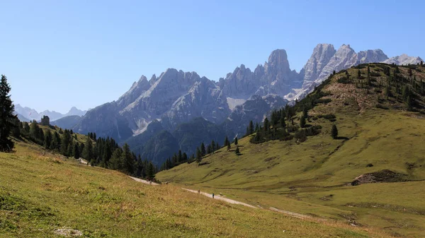 Vista Paisagem Dos Prados Verdes Montanhas Das Dolomitas Itália — Fotografia de Stock
