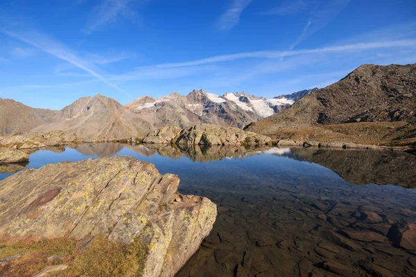 Staw Lauson Wysokim Valnontey Park Narodowy Gran Paradiso — Zdjęcie stockowe