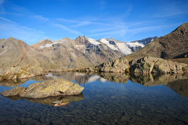 Staw Lauson Wysokim Valnontey Park Narodowy Gran Paradiso — Zdjęcie stockowe