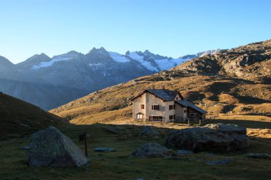 Vittorio Sella 'nın yakınındaki barakada - Gran Paradiso Ulusal Parkı