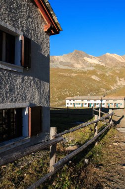 hut near the Vittorio Sella refuge - Gran Paradiso National Park