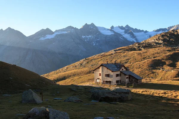 Hut Vittorio Sella Refuge Gran Paradiso National Park — стоковое фото