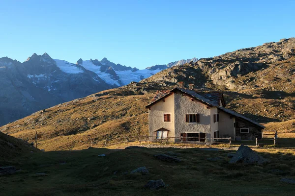 Hut Vittorio Sella Refuge Gran Paradiso National Park — Zdjęcie stockowe