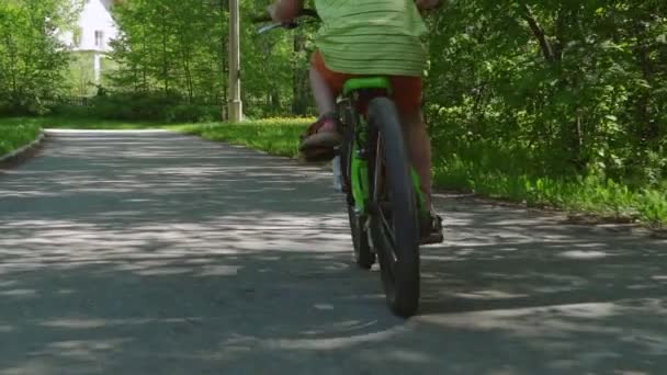 Little Boy Ridning Cykel Landsbygden Soliga Vårdag Slow Motion — Stockvideo