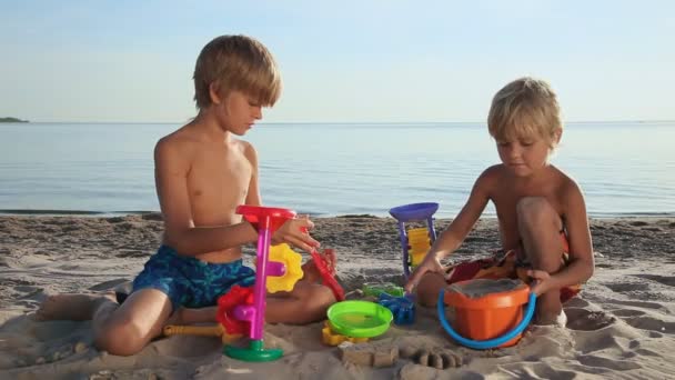 Two Boys Playing Toys Sand Summer Beach — Stock Video