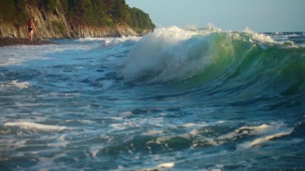 Tuapse Russie Juillet 2018 Des Vagues Puissantes Ralenti Brisent Sur — Video