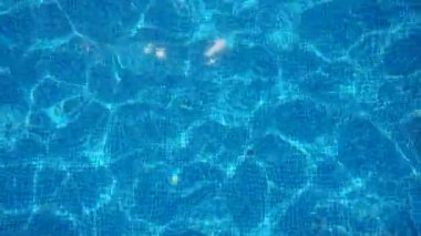 Temiz mavi su havuzunda sakinleştirmek deseninin arka plan.