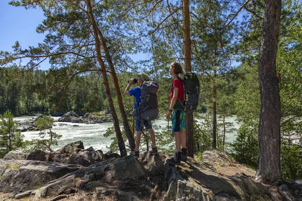 Kids Travel Hiking Nature Boys Backpacks Look Binoculars Mountain River — Stock Photo, Image