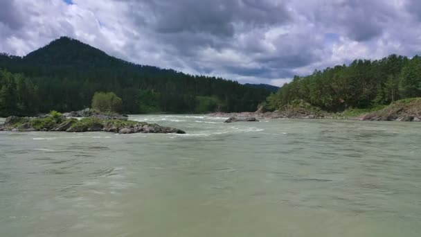 Havadan Görünümü Altai Dağları Yaz Bulutlu Gün Dağ Nehri Güzel — Stok video