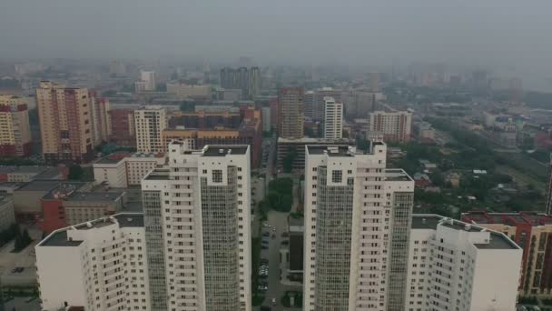 Bovenaanzicht Stad Gebouwen Novosibirsk Rusland Avond Smog Van Bosbranden Het — Stockvideo