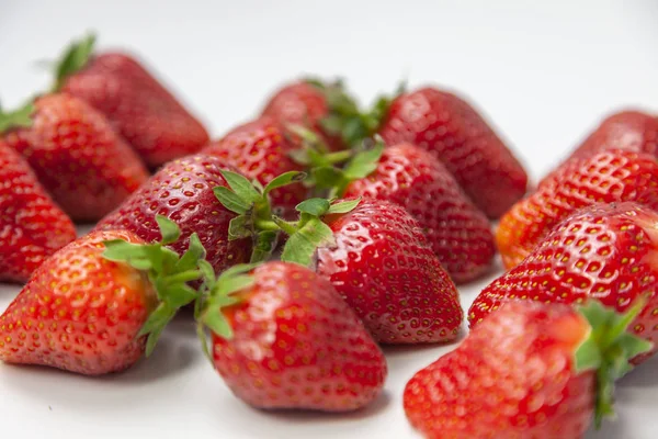 Fresas Frescas Jugosas Cerca Sobre Fondo Blanco Enfoque Selectivo — Foto de Stock