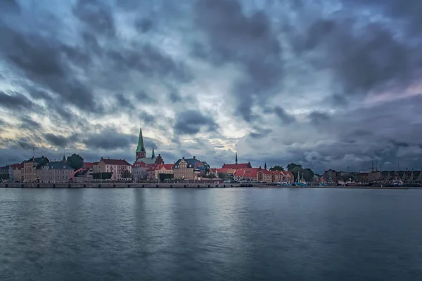 港全体からデンマークのコペンハーゲン市の長時間露光の画像 — ストック写真
