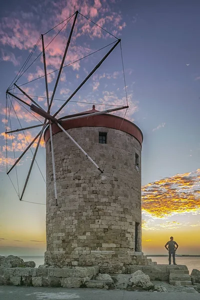 Ein Langzeitbelichtungsfoto Einer Der Windmühlen Bei Rhodos Stadt Auf Der — Stockfoto